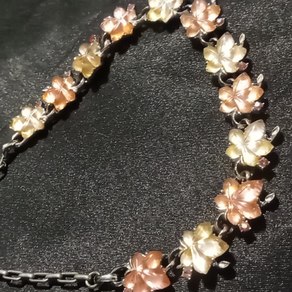 Vintage Pakula Designer Floral Chain Necklace in Silver and Cream & Peach
